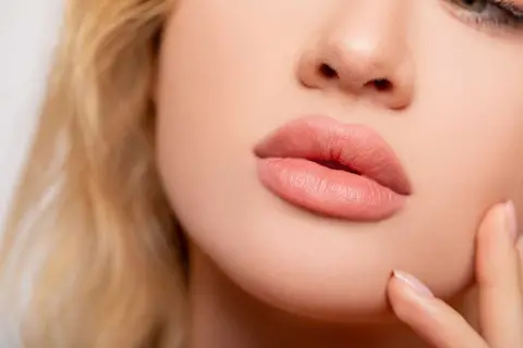 تزریق ژل لب - فرآیند، ماندگاری و مراقبت ‌های پس از آن